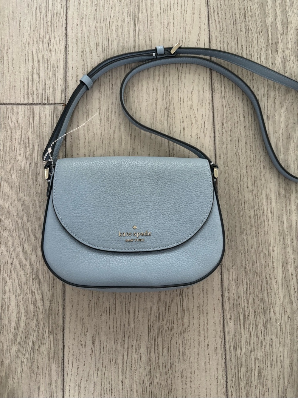 Kate Spade crossbody bag in blue. EUC.